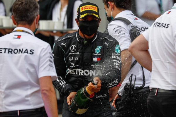 Lewis Hamilton se impone en un Gran Premio de Estiria para el olvido de Ferrari