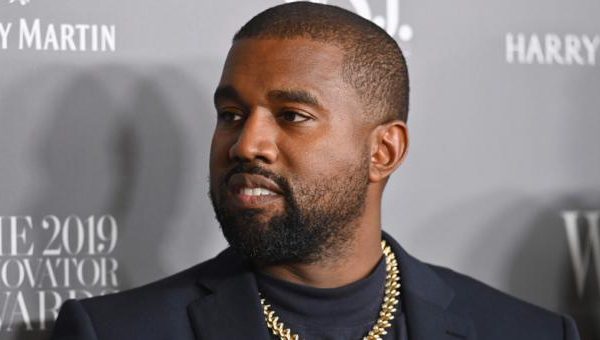 Kanye West promete ”un millón de dólares” por bebé y ”la marihuana gratis” en su primer acto electoral