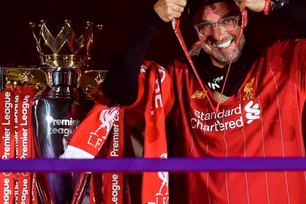 Liverpool superó al Chelsea y levantó el esperado trofeo