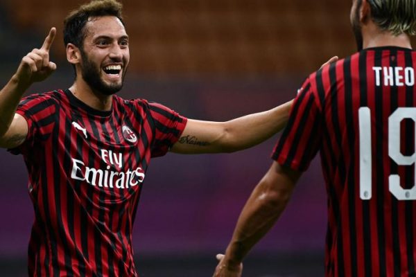 El Milan golea al Bolonia y pone pie y medio en la Liga Europa